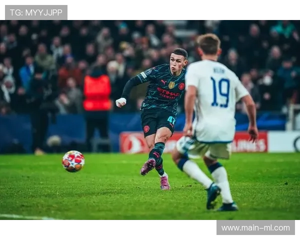 曼城对阵利物浦赛前，全场默哀一分钟纪念阵亡将士